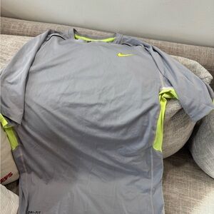Men’s grey active tee